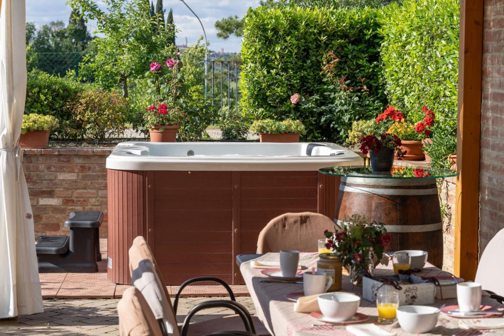 La Capanna Di Elfo Luxury Villa View Siena Room photo